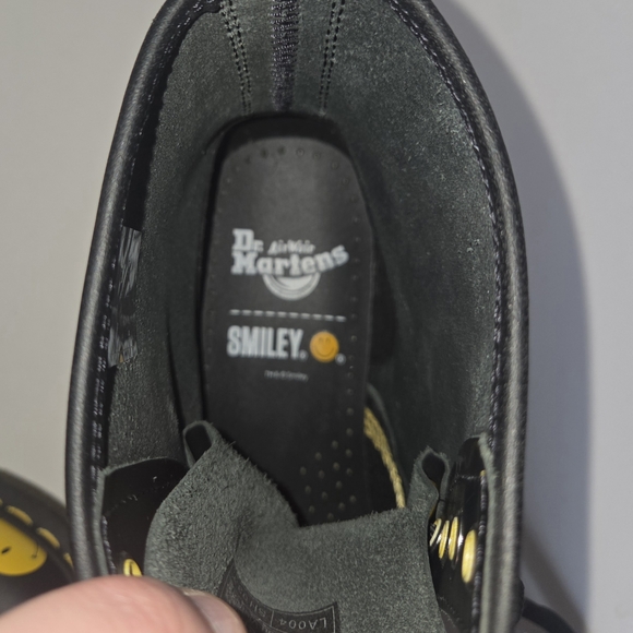 Dr Doc Martens Adult Unisex Smiley 1460 Combat Leather Boots 9M Men/ 10 Women - Picture 13 of 15